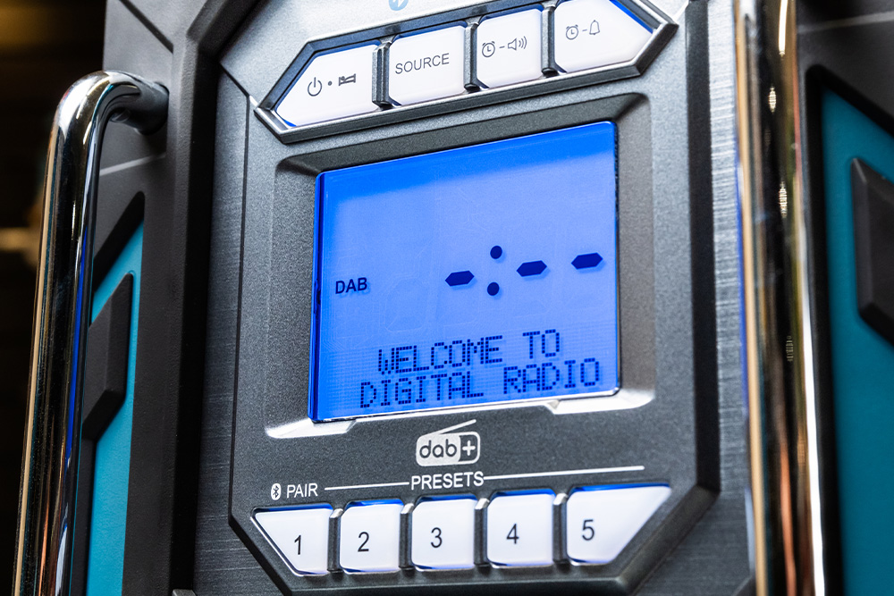 Makita DMR301 bouwradio met DAB+